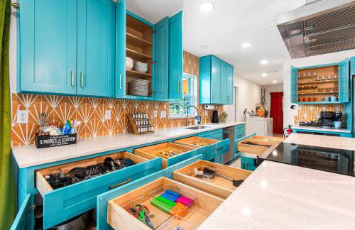 NEW-Heated Pool-Pickleball-Hot Tub-Movie Theater-Game Room-Playset-Basketball-10 Beds - Foto 17