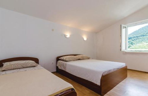 Two-Bedroom Apartment In Hodilje - Photo 11