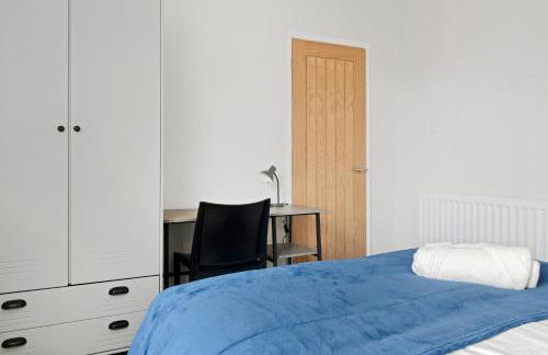 Lovely 2 Bedroom House - Free Parking - Accommodation near QMC Hospital & University of Nottingham - Suitable for Short Stays & Long Stays - Photo 24