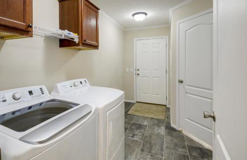 Efficiently Equipped Lewis Home Deck and Gas Grill! - Foto 20