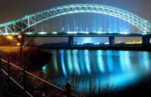 Runcorn - House - Sleeps 6 - Parking - Garden - Foto 13