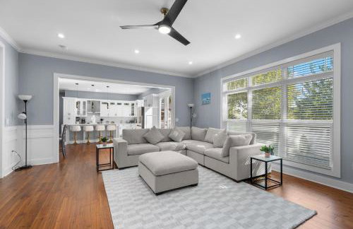 Luxury awaits in this stunning, modern home - Foto 11