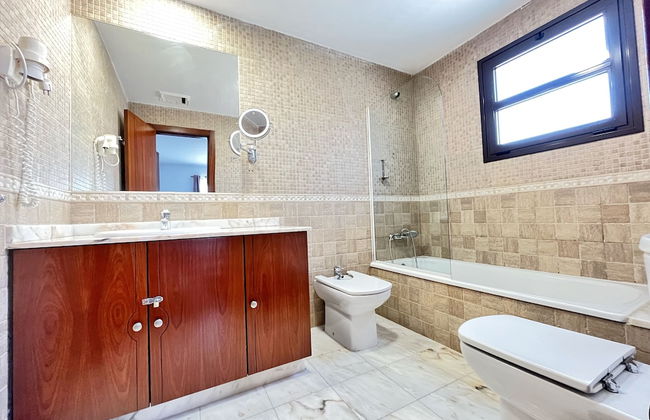 Villa - Sleeps 6 - Pool - Pets Ok - Parkin - Foto 12