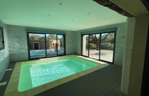 Belle villa avec piscine intérieure et piscine extérieure Gite Les Aiguiers - Foto 9