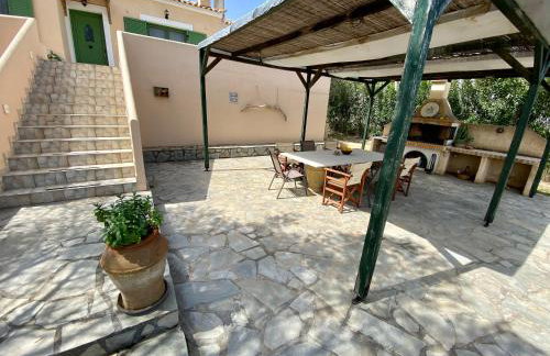 Family D 3 bedroom house with BBQ&Patio in huge estate! - Photo 23