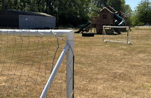 Cosy Cotswolds Cottage Farm Stay - Shepherds Rest - Photo 49