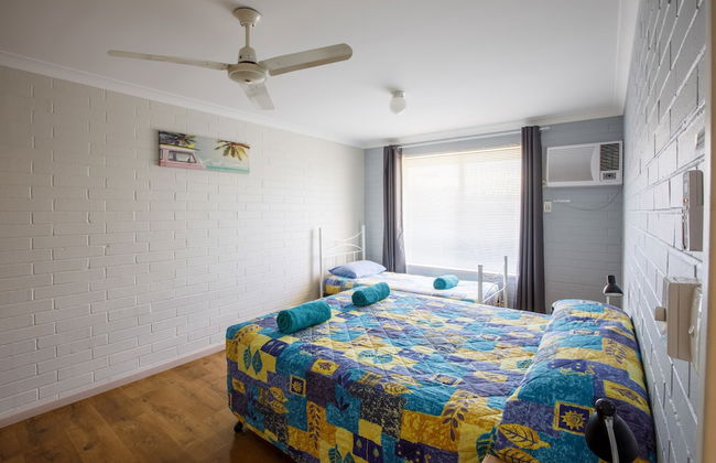 Shark Bay Seafront Apartments - Photo 6