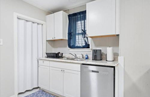 Stylish Private Room in Peaceful Home| 30 Nite Min - Foto 6