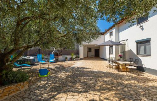 Romantisches Ferienhaus mit Jacuzzi, BBQ, WiFi - Foto 36