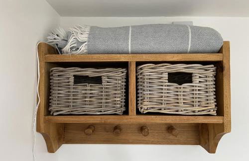 The Stables - Detached Cottage with Private Garden & Hot Tub - Foto 9