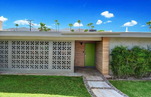 Ultra-Luxury- Resort Style Private Compound-Close to Everything- 3BD/2.5BA - Foto 26