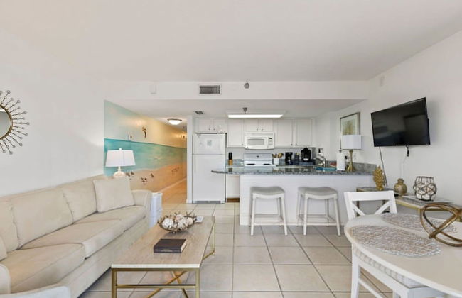 Top Floor Oceanfront Condo w Pool Beach Access - Foto 15