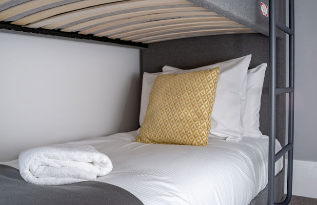 The Doctors Hoose Street Parking - Foto 4