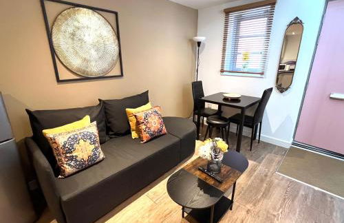 Glastonbury Hidden Passage, Split Level 1 Bedroom Apt - Photo 1