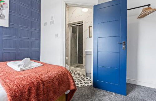 4 Beds 3 Bath (2-ensuites) Free Parking 75Mbps - Foto 14