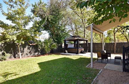 Private Hot Tub - Walk to Pearl - Pet Friendly 3BR - Foto 9