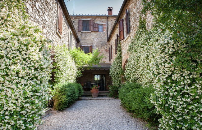 Adorable Farmhouse in Asciano - Photo 28