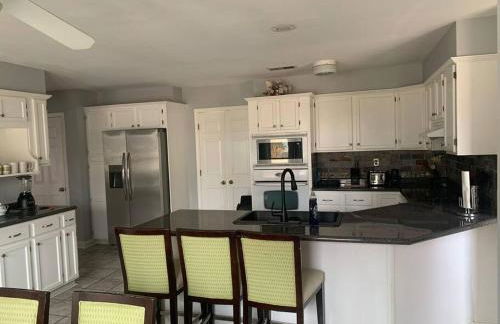 Large near Shops/Dining & easy access to freeway - Foto 37