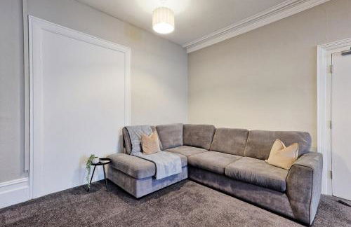 Large 5-Bedroom Home, Perfect for Long Stays & Team Accommodation - Foto 45