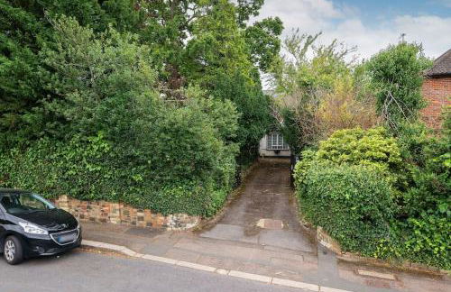 5 Bed Home with Private Parking - 25 Mins To Central London - Foto 43