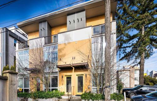 Designer Fremont Retreat w Mount Views & Office - Photo 2