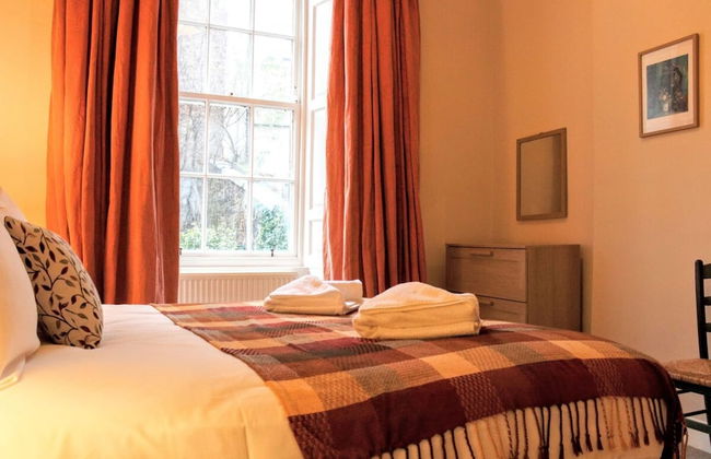 Traditional Georgian Flat in New Town, Sleeps 5-6 - Photo 2