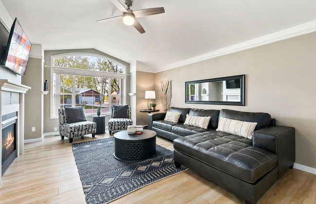 Scandinavian Chic – Hot Tub, Bikes and Lake Life! - Foto 15