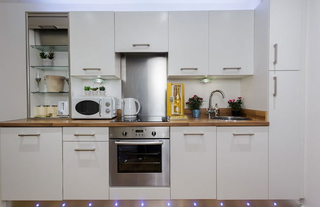 Live in Leeds Sky Penthouse - Photo 32