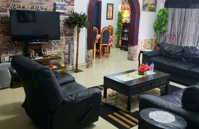 Classy Holiday Villas With Pool in Accra, Ghana - Photo 2