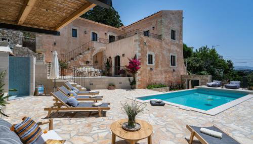 Butterfly, a historical villa with pool & hot tub! - Foto 2, sunbed