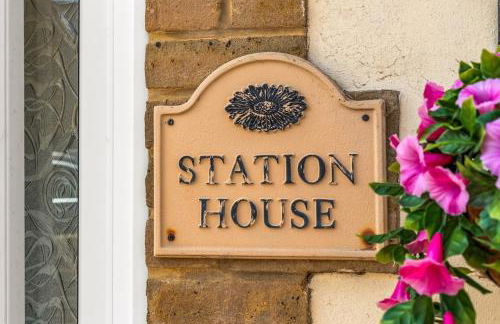 Stylish 5-Bedroom House, Accommodates 10, Fast Wi-Fi & Private Garden - Foto 40