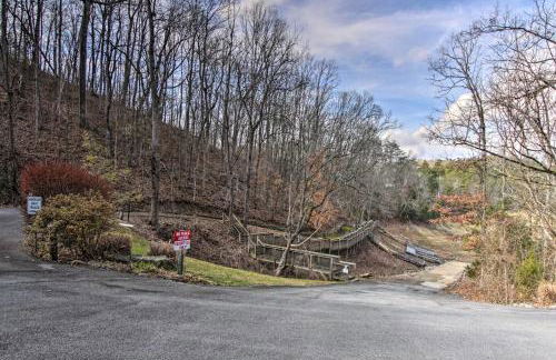 Sevierville Cabin with Wraparound Deck and Lake Access - Foto 30