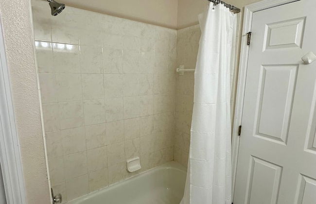 Grand Fabulous 4BR Pool Home Near Disney - Photo 25