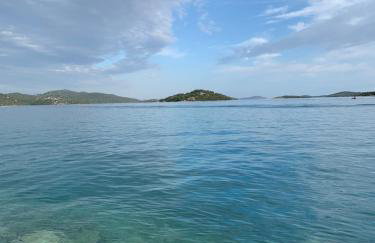 Private studio apartment with a garden and a terrace - Photo 20