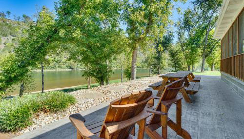 TroutFest Riverfront Norfork Home, Great Fishing - Foto 2