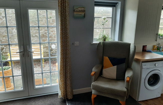 Cozy Courtyard Apt, Explore & Relax, Free Parking - Foto 17