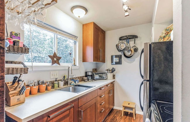 Cozy Retreat in Central East Austin - Photo 9