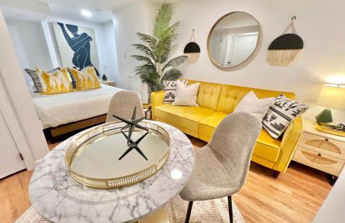 Luxury 4 bedroom 2 bath Lake Views - Photo 37