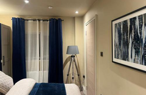 2 bedroom self catering detached outhouse with garden area - Photo 31