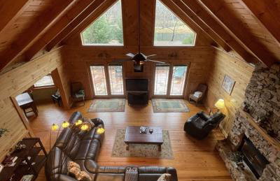 Deluxe log cabin! Pet and motorcycle friendly - enjoy nature with family and friends! 3 Bedroom Cabin by RedAwning - Foto 36