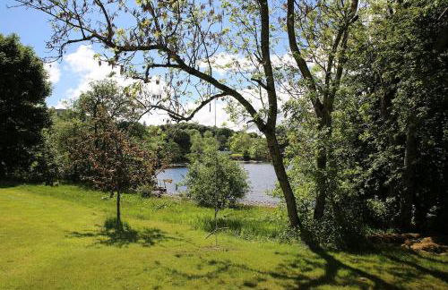 Ardeonaig Lodge with Hot Tub & Water Fronted Games room - Foto 13