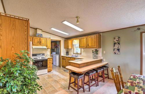 Finger Lakes Retreat with Sunroom, Fire Pit and BBQ! - Foto 11