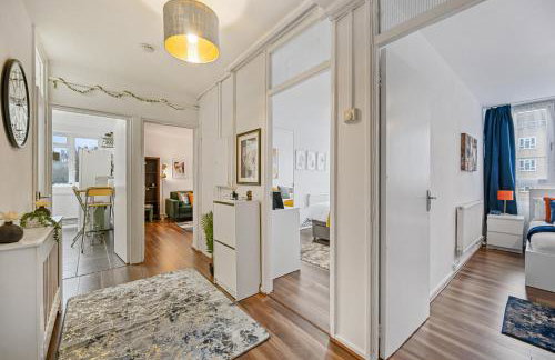 Chic 2-Bed Flat with Workspace, Balcony, Parking - Foto 2