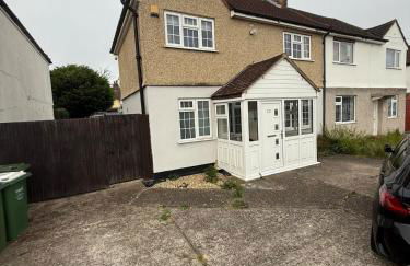 Spacious 3 bed house garden & parking sleeps 5 - Foto 1