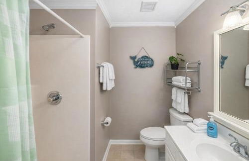 Waterfront Home, Short Walk to Beach, Deck/Balcony - Foto 51