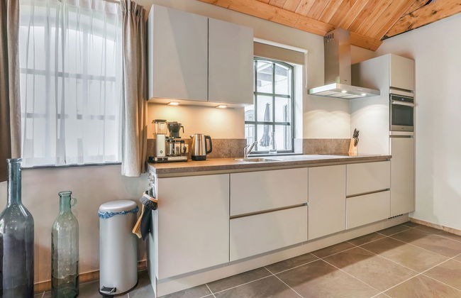 Spacious Holiday Home the Centre of Grubbenvorst - Photo 9