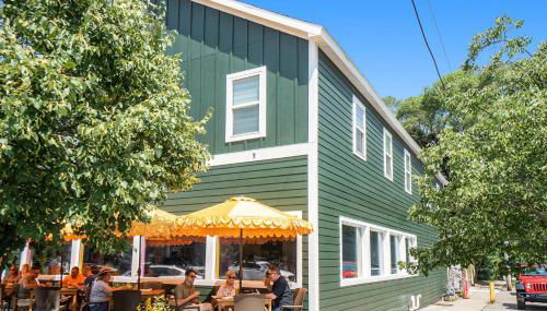 Center Suite A - Photo 2