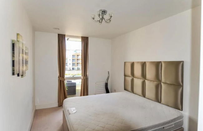 Luxury 3-bed Top Floor Penthouse in Brentford - Foto 2