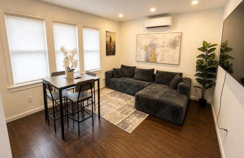 Cozy 2-bedroom with jacuzzi tub in perfect Queens with AC near JFK - Foto 1