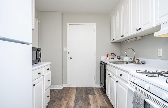 ATL Downtown 2B Condo with Free Parking - Foto 6